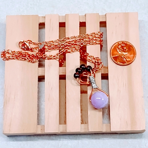 LAVENDER PURPLE CHALCEDONY & GARNET BEADS WIRE WRAPPED COPPER PENDANT AND CHAIN - Picture 2 of 8